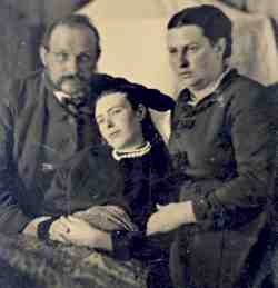 una famiglia foto post mortem