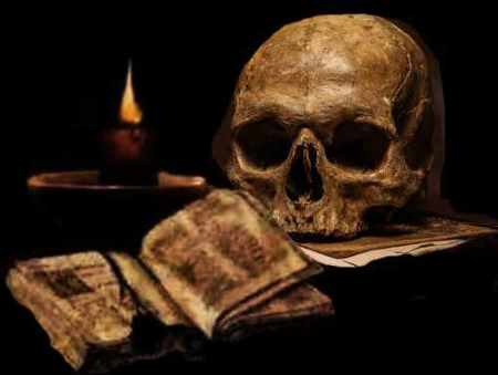 teschio vecchio libro